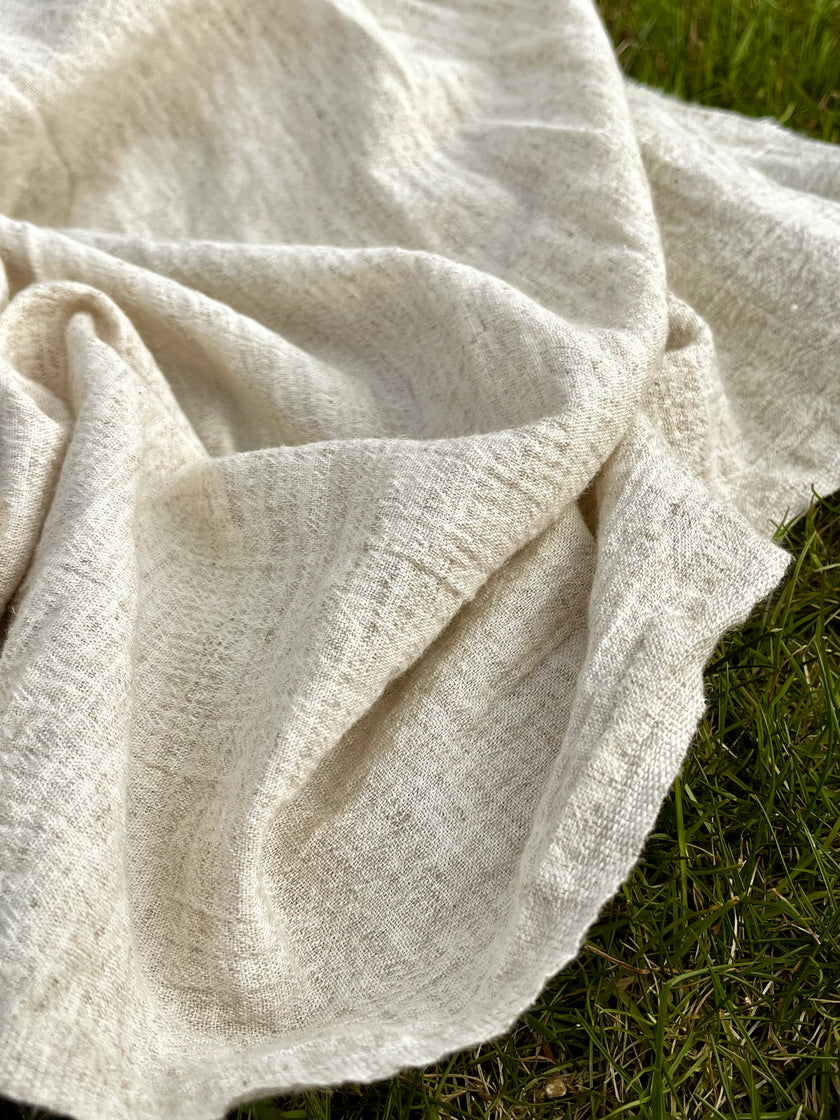 Metre ile Gri Çizgili Nötr Organik Pamuklu Kumaş, Çizgili Buruşuk Kumaş, Geniş En.