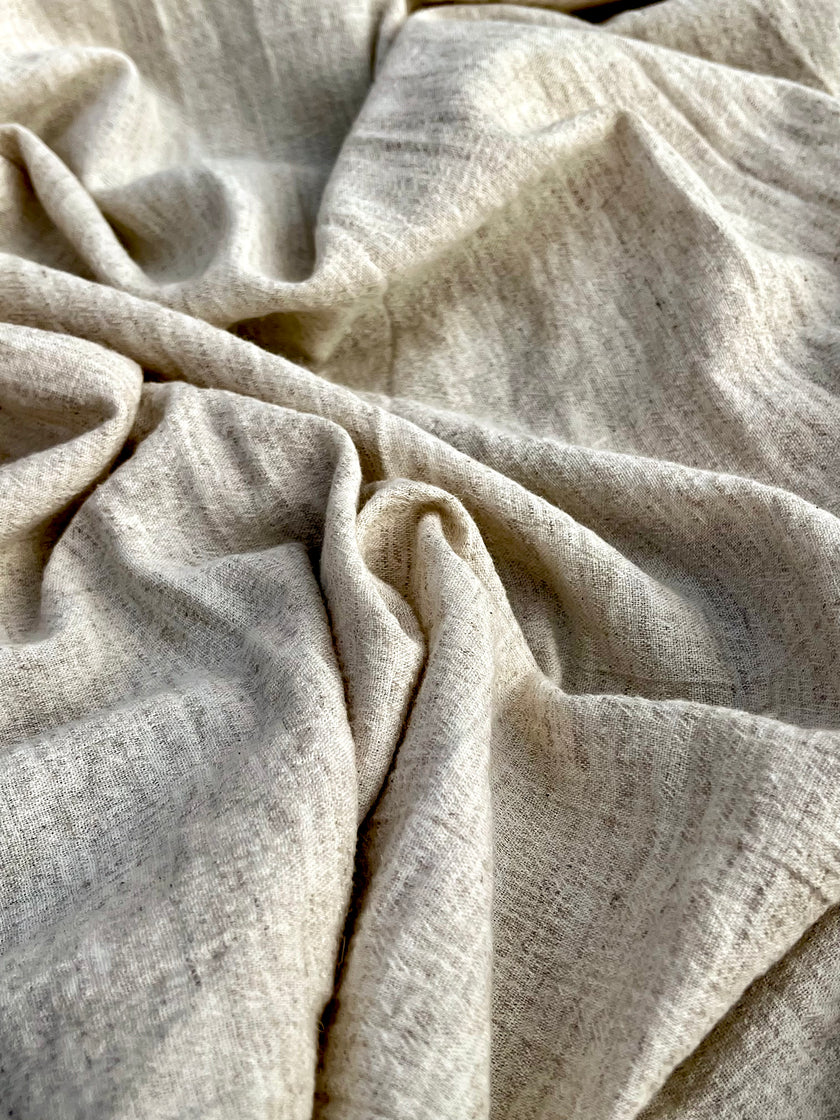 Metre ile Gri Çizgili Nötr Organik Pamuklu Kumaş, Çizgili Buruşuk Kumaş, Geniş En.
