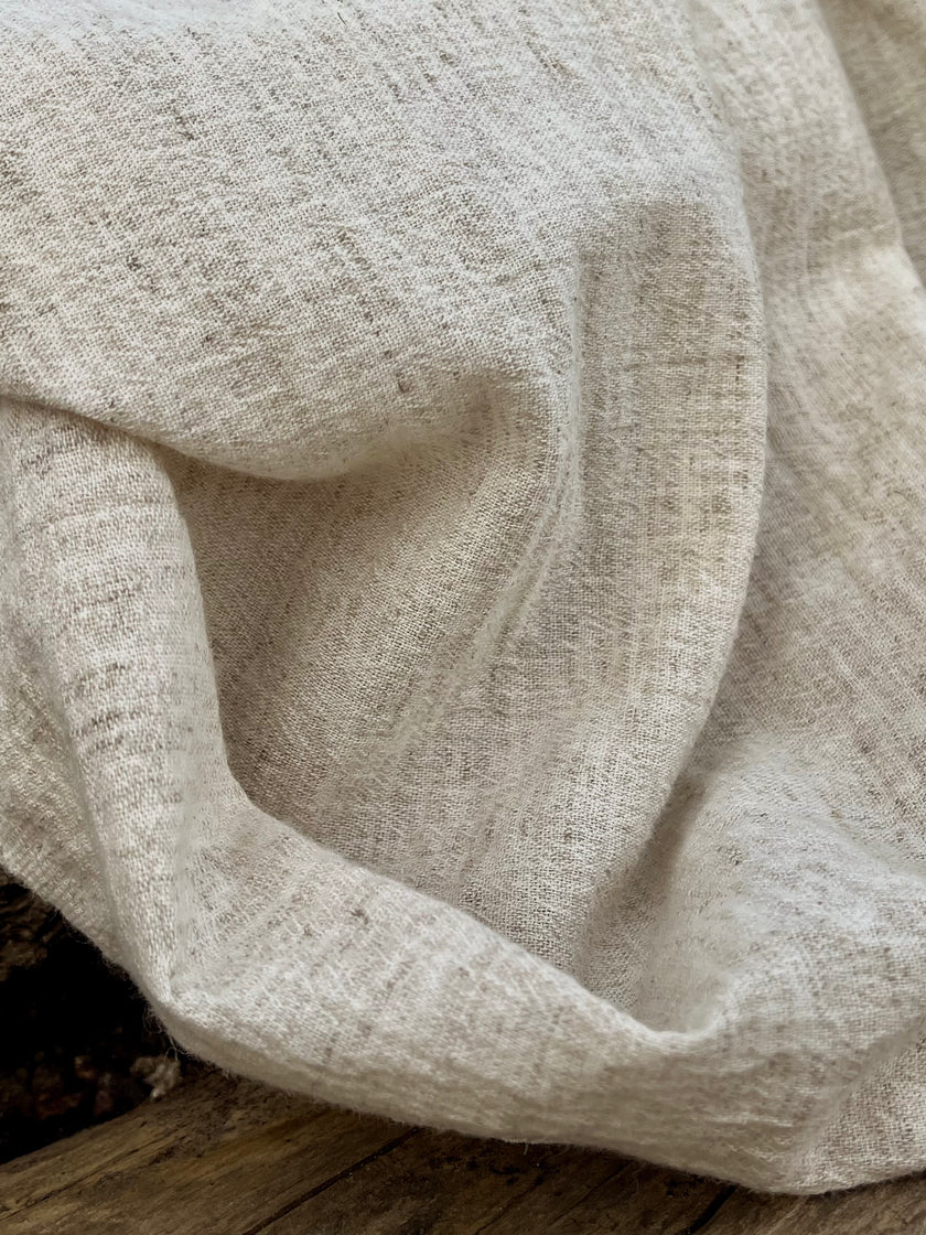 Metre ile Gri Çizgili Nötr Organik Pamuklu Kumaş, Çizgili Buruşuk Kumaş, Geniş En.