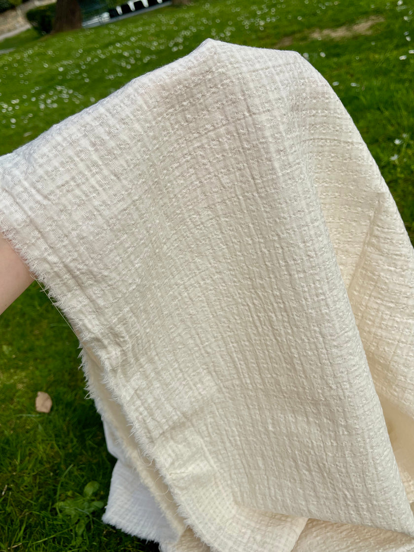 Tissu en coton biologique neutre rayé gris au mètre, tissu froissé à rayures, large largeur.