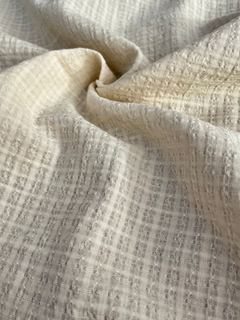Tissu en coton biologique neutre rayé gris au mètre, tissu froissé à rayures, large largeur.