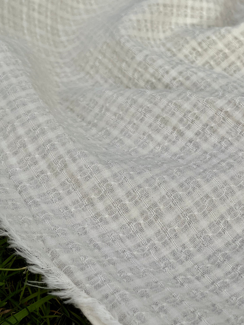 Tissu en coton biologique neutre rayé gris au mètre, tissu froissé à rayures, large largeur.
