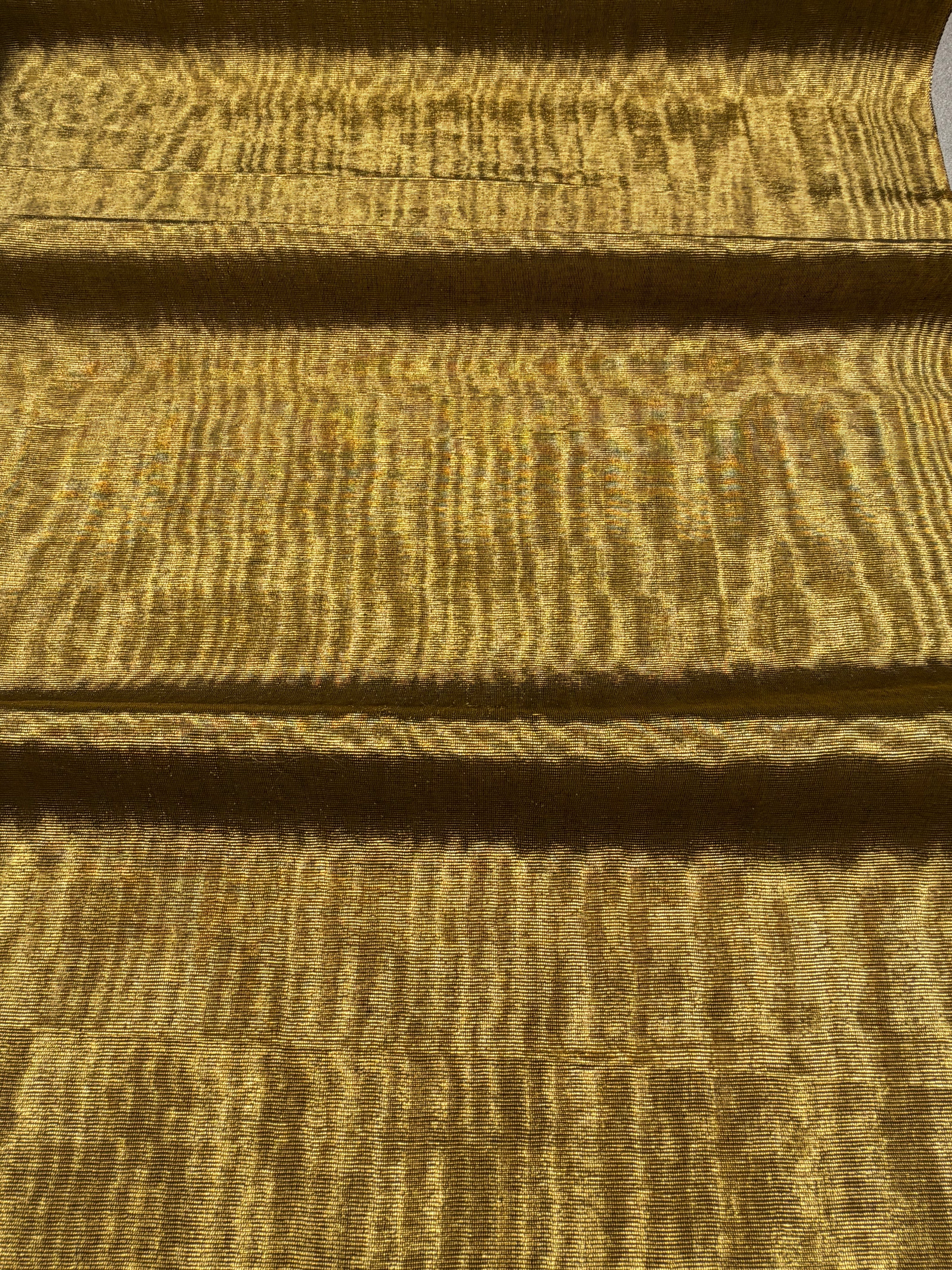 Rembourrage luxueux en soie dorée pour tête de lit ottoman, tissus d'intérieur pour textiles de maison : housses d'oreiller, motifs inspirés du kimono, motifs en filigrane.