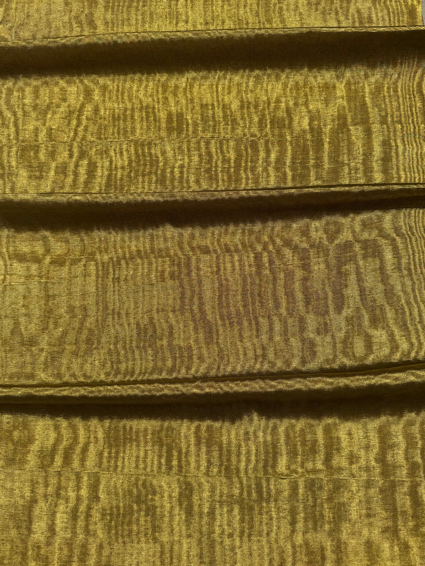 Rembourrage luxueux en soie dorée pour tête de lit ottoman, tissus d'intérieur pour textiles de maison : housses d'oreiller, motifs inspirés du kimono, motifs en filigrane.