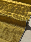Rembourrage luxueux en soie dorée pour tête de lit ottoman, tissus d'intérieur pour textiles de maison : housses d'oreiller, motifs inspirés du kimono, motifs en filigrane.