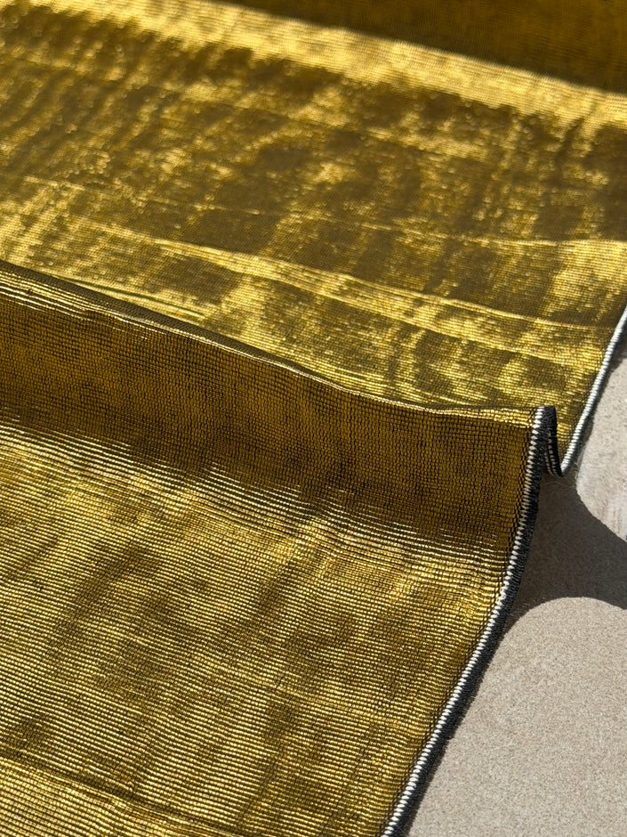 Osmanlı Başlık İçin Altın Lüks İpek Döşeme, Ev Tekstili İç Mekan Kumaşları: Yastık Kılıfları, Kimono Esintili Tasarımlar, Filigran Desenleri.