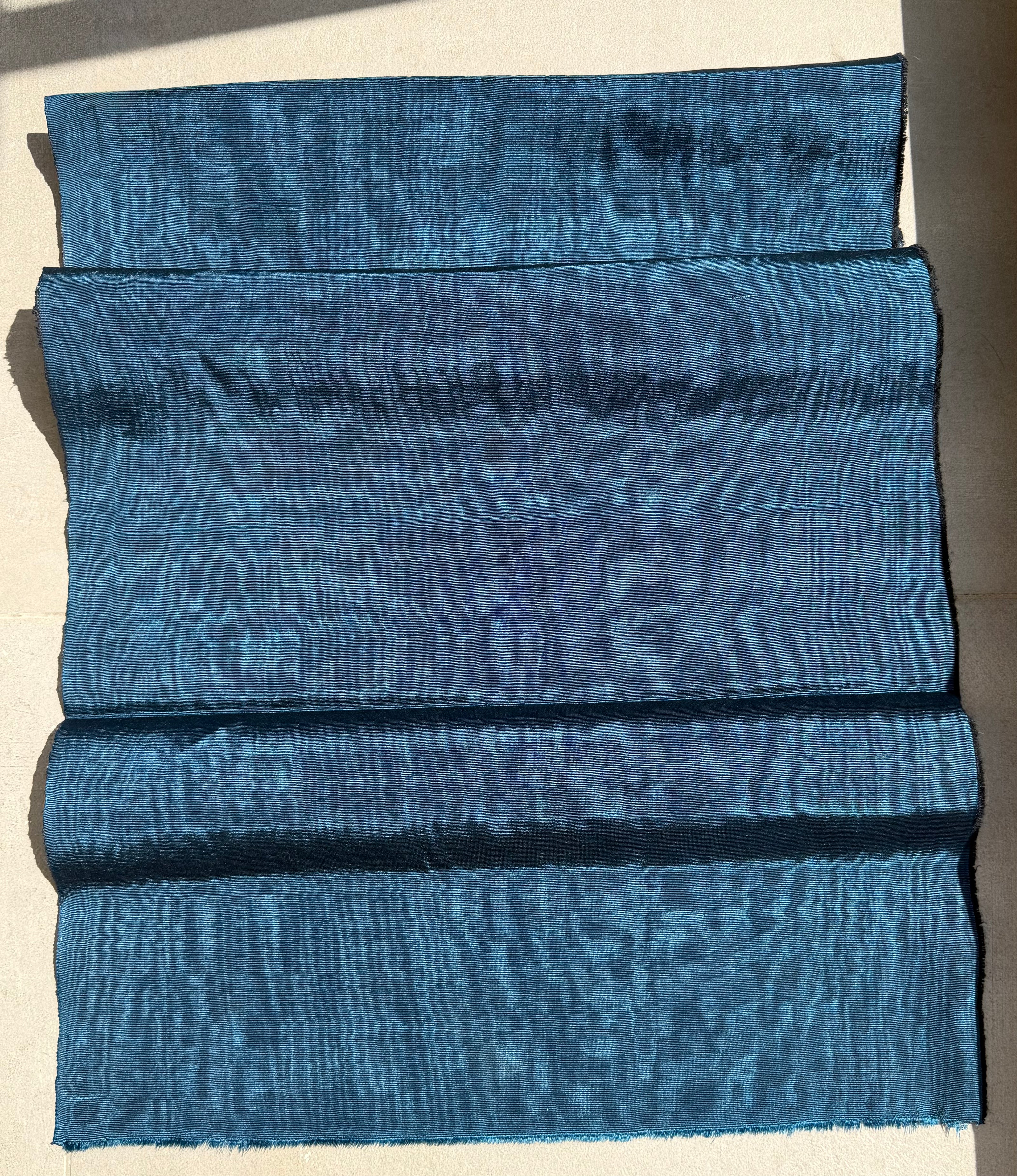 Tissu de soie, soie par cour, soie shantung, tissu moiré large, ruban de soie large et épais, tissu d’ameublement en soie.