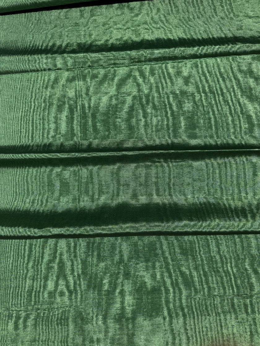 Tapisserie d'ameublement luxueuse en soie verte pour tête de lit ottomane, tissus d'intérieur pour textiles de maison : housses d'oreiller, motifs inspirés du kimono, motifs en filigrane.