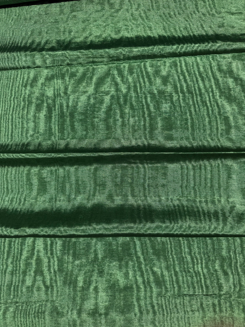 Tapisserie d'ameublement luxueuse en soie verte pour tête de lit ottomane, tissus d'intérieur pour textiles de maison : housses d'oreiller, motifs inspirés du kimono, motifs en filigrane.