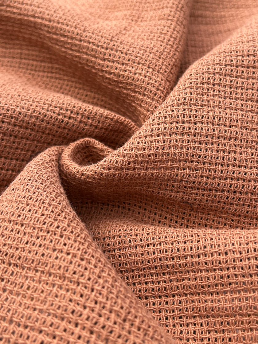 Tissu froissé en coton turc texturé spécial : qualité unique pour les robes d'été kimono et les tenues de nouveau-né | Options de gaze, transparentes et extensibles.