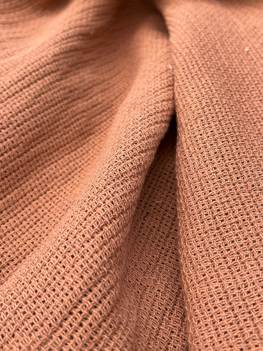 Tissu froissé en coton turc texturé spécial : qualité unique pour les robes d'été kimono et les tenues de nouveau-né | Options de gaze, transparentes et extensibles.