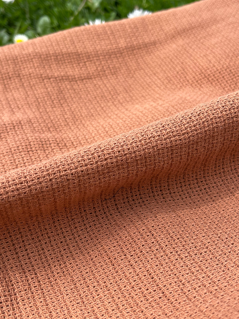 Tissu froissé en coton turc texturé spécial : qualité unique pour les robes d'été kimono et les tenues de nouveau-né | Options de gaze, transparentes et extensibles.