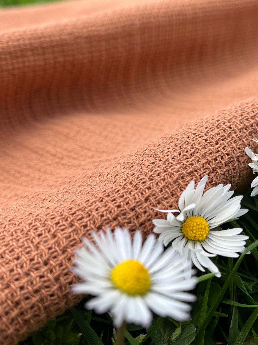 Tissu froissé en coton turc texturé spécial : qualité unique pour les robes d'été kimono et les tenues de nouveau-né | Options de gaze, transparentes et extensibles.