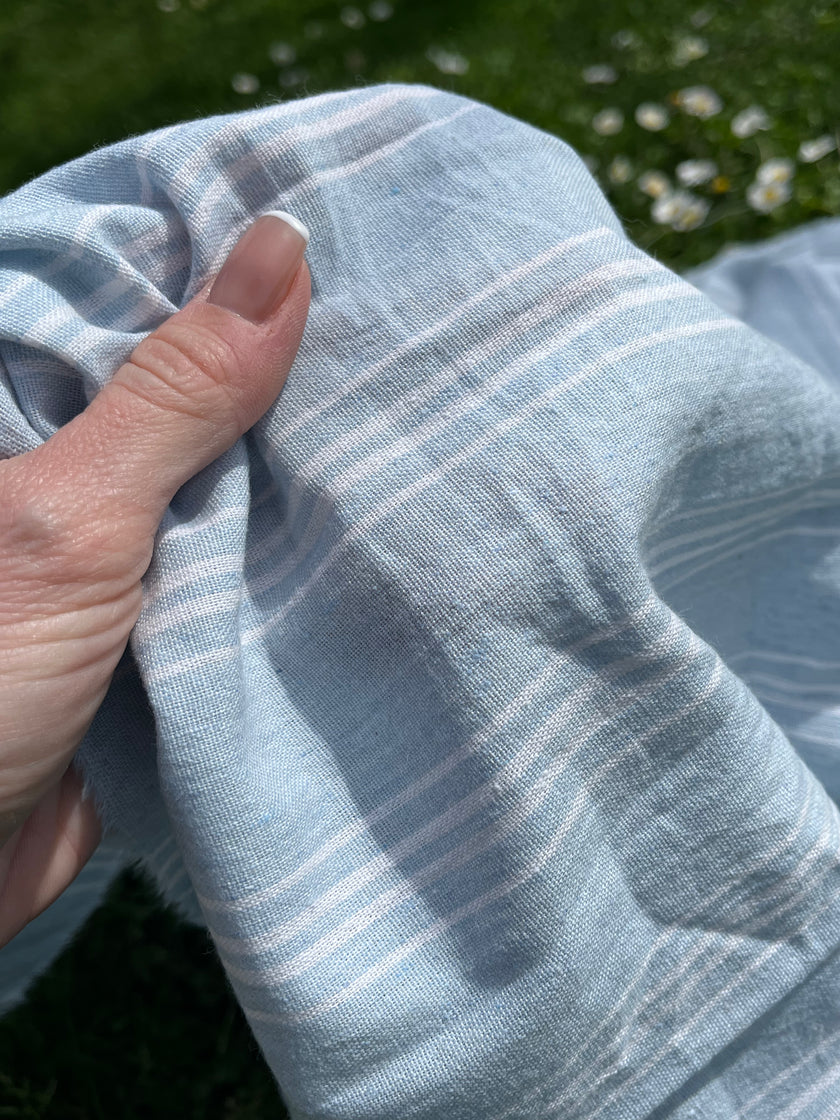 Tissu en coton lin adouci doux et fluide à larges rayures de poids moyen par mètre 200 g/m2 – Pour le rembourrage à rayures de style français ou les projets de couture pour kimono ou pantalon – Tissus d'ameublement naturels de 235 cm de largeur.