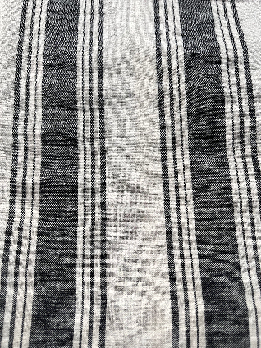 Siyah Çizgili Gazlı Pamuklu Doğal Kumaş.