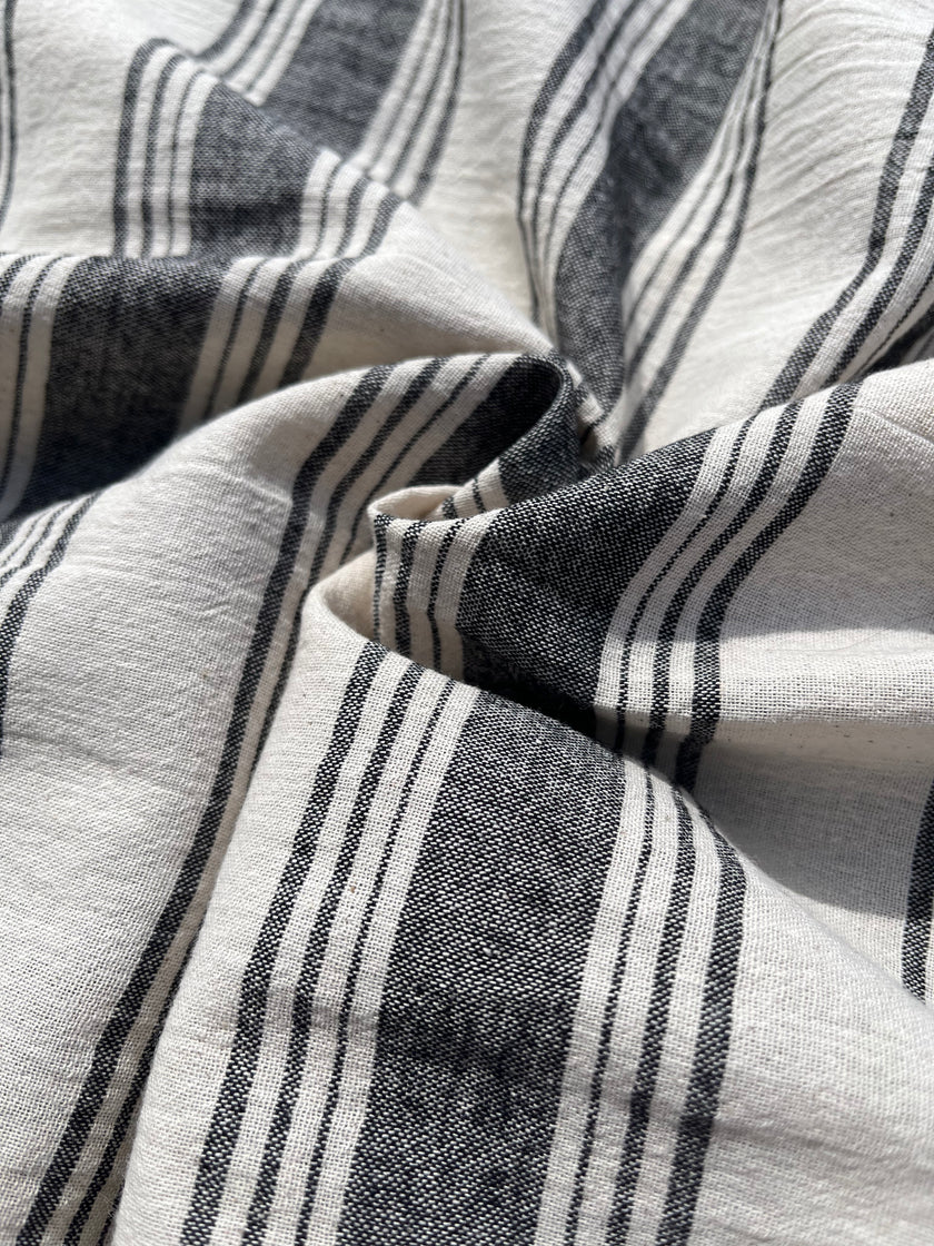 Siyah Çizgili Gazlı Pamuklu Doğal Kumaş.
