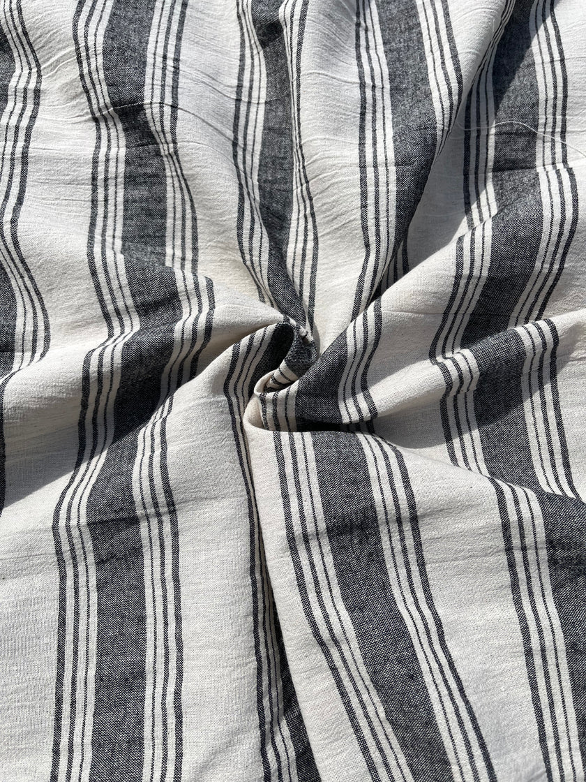 Siyah Çizgili Gazlı Pamuklu Doğal Kumaş.