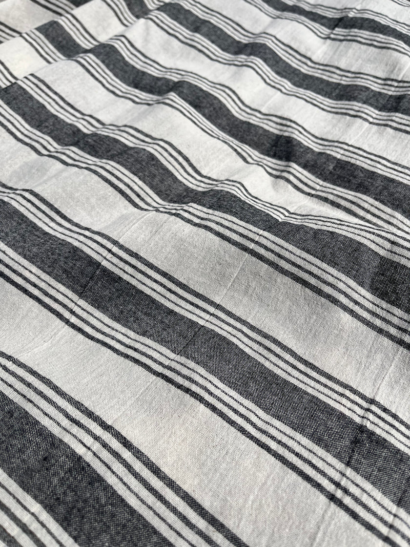Siyah Çizgili Gazlı Pamuklu Doğal Kumaş.