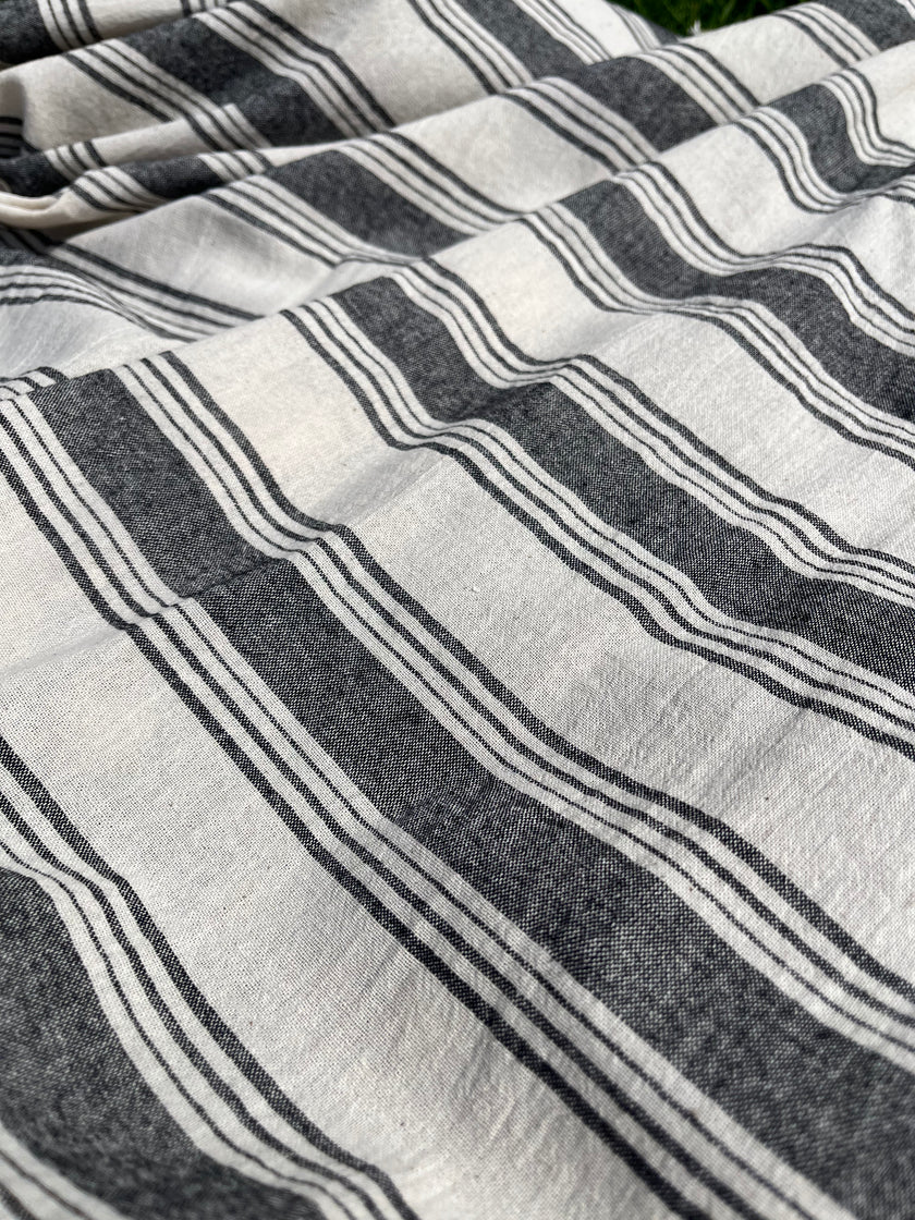 Siyah Çizgili Gazlı Pamuklu Doğal Kumaş.