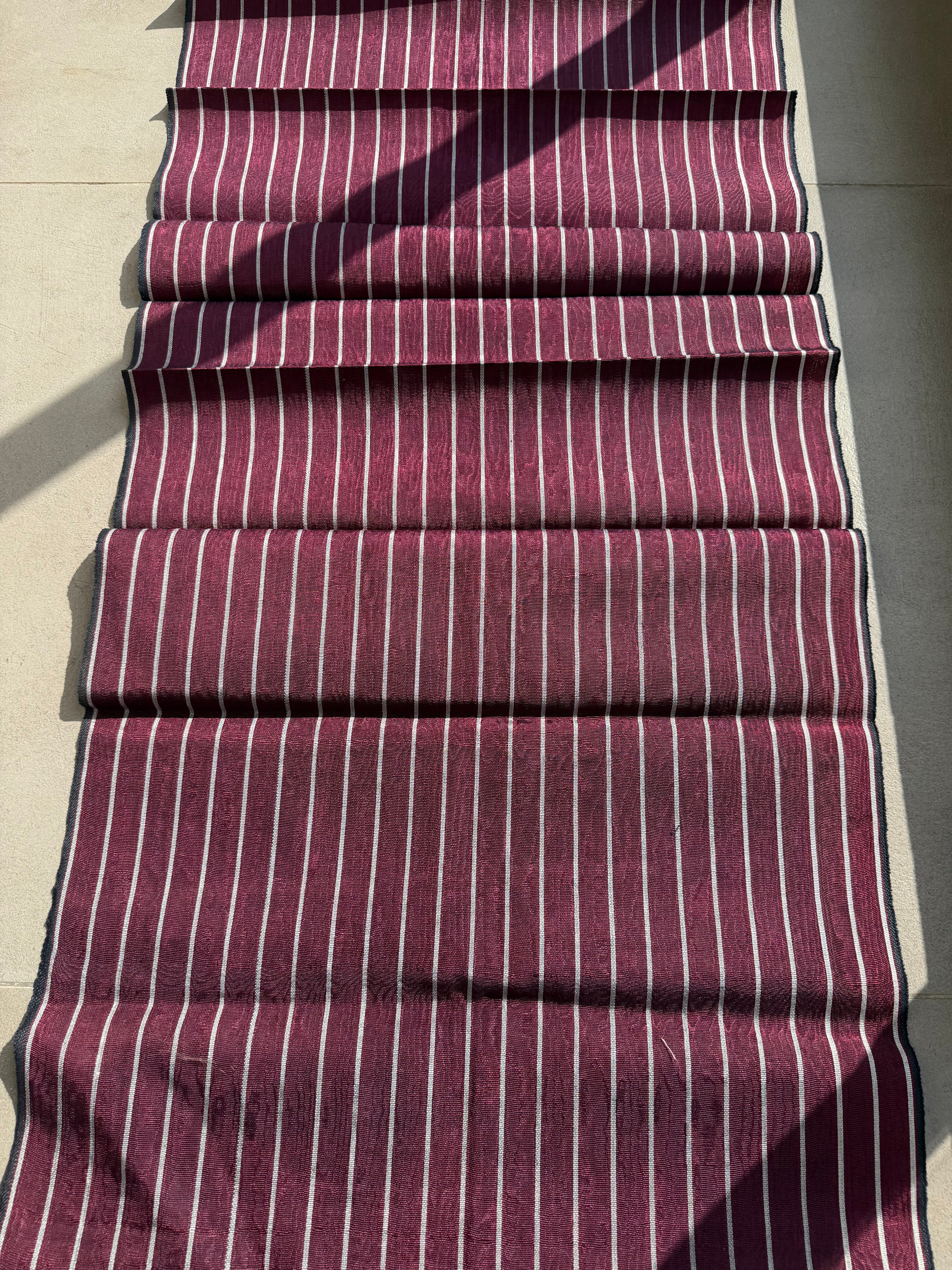Osmanlı Başlıklı Kırmızı Gümüş Çizgili Lüks İpek Döşeme, Ev Tekstili İç Mekan Kumaşları: Yastık Kılıfları, Kimono Esintili Tasarımlar, İpek Şantung.