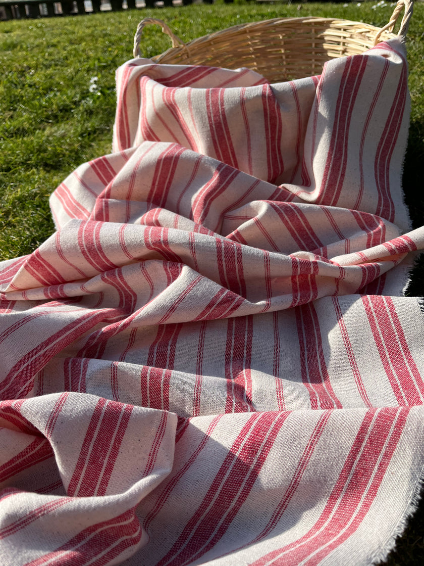 Kırmızı Çizgili Ağır Ağırlık Yumuşatılmış Keten Pamuklu Kumaş Metre 200g/m2 - Döşemelik Çizgili Fransız Stili - Doğal Döşemelik Kumaşlar 235 CM Genişlik