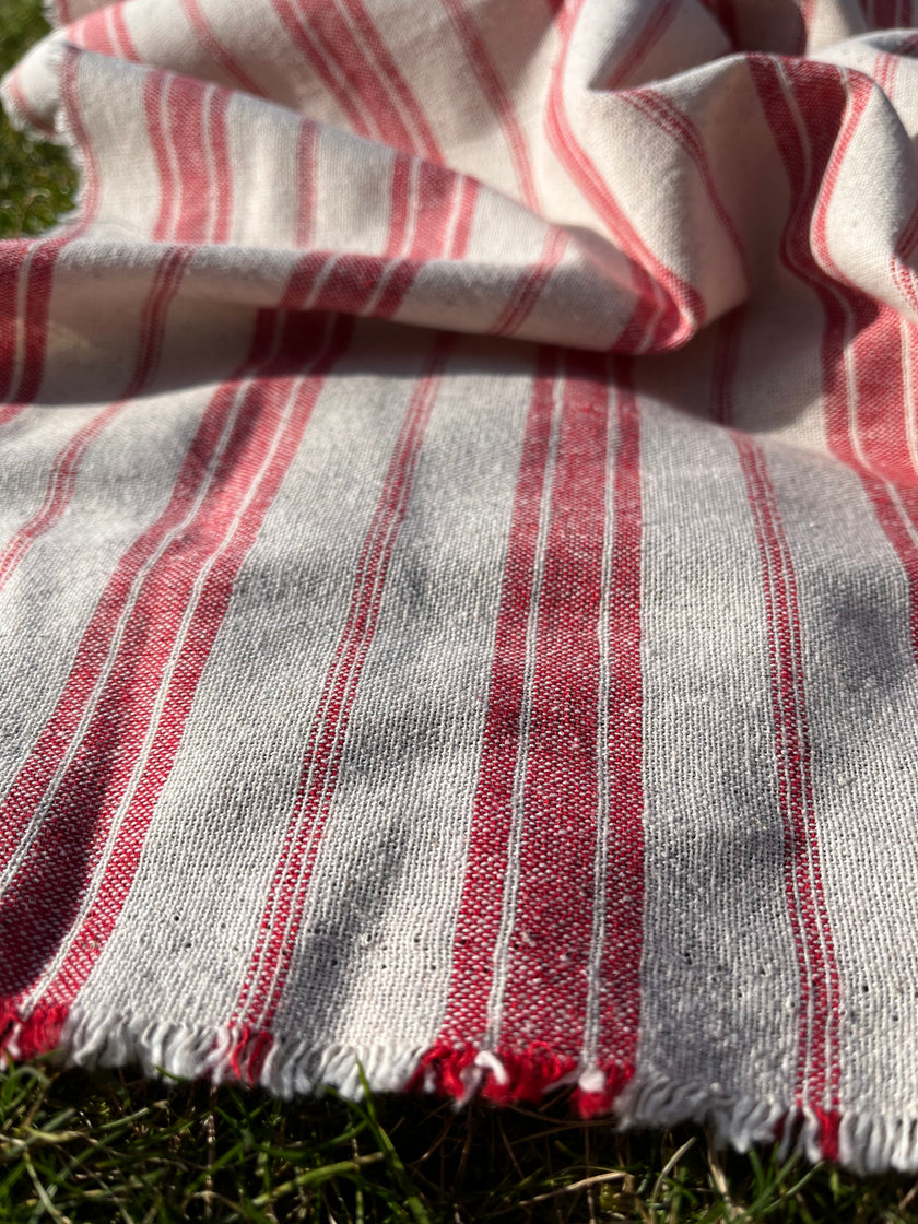 Kırmızı Çizgili Ağır Ağırlık Yumuşatılmış Keten Pamuklu Kumaş Metre 200g/m2 - Döşemelik Çizgili Fransız Stili - Doğal Döşemelik Kumaşlar 235 CM Genişlik