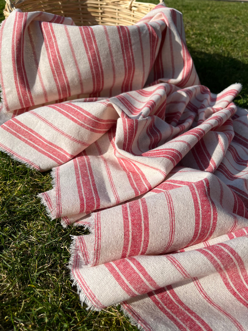 Kırmızı Çizgili Ağır Ağırlık Yumuşatılmış Keten Pamuklu Kumaş Metre 200g/m2 - Döşemelik Çizgili Fransız Stili - Doğal Döşemelik Kumaşlar 235 CM Genişlik