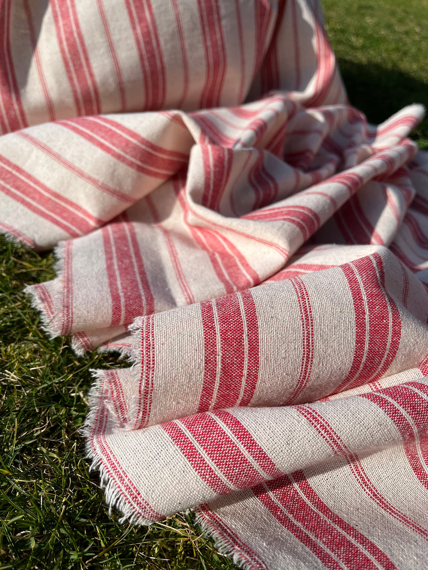 Kırmızı Çizgili Ağır Ağırlık Yumuşatılmış Keten Pamuklu Kumaş Metre 200g/m2 - Döşemelik Çizgili Fransız Stili - Doğal Döşemelik Kumaşlar 235 CM Genişlik