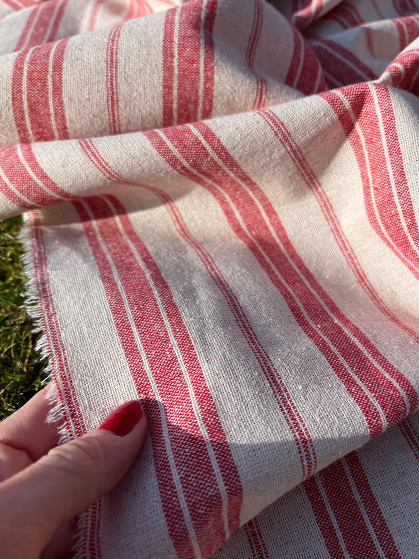 Kırmızı Çizgili Ağır Ağırlık Yumuşatılmış Keten Pamuklu Kumaş Metre 200g/m2 - Döşemelik Çizgili Fransız Stili - Doğal Döşemelik Kumaşlar 235 CM Genişlik