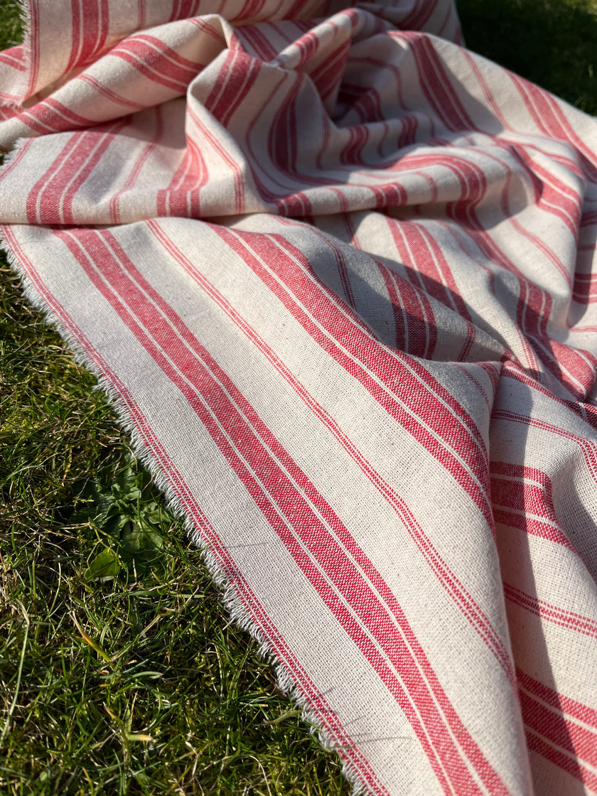 Kırmızı Çizgili Ağır Ağırlık Yumuşatılmış Keten Pamuklu Kumaş Metre 200g/m2 - Döşemelik Çizgili Fransız Stili - Doğal Döşemelik Kumaşlar 235 CM Genişlik