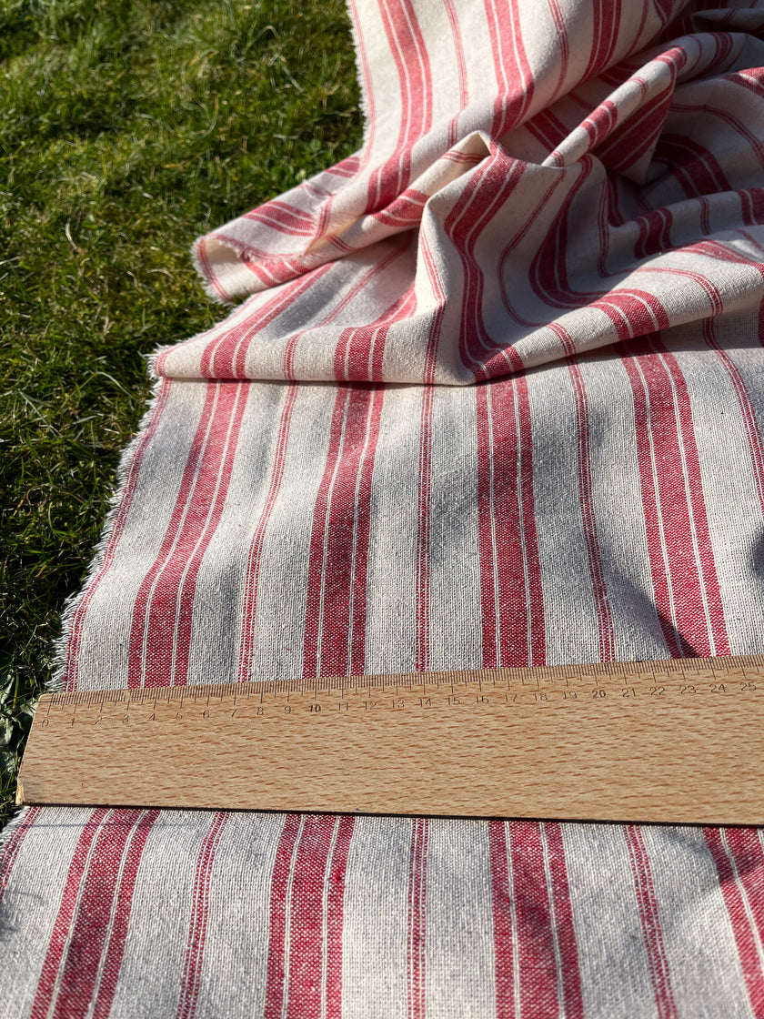 Kırmızı Çizgili Ağır Ağırlık Yumuşatılmış Keten Pamuklu Kumaş Metre 200g/m2 - Döşemelik Çizgili Fransız Stili - Doğal Döşemelik Kumaşlar 235 CM Genişlik