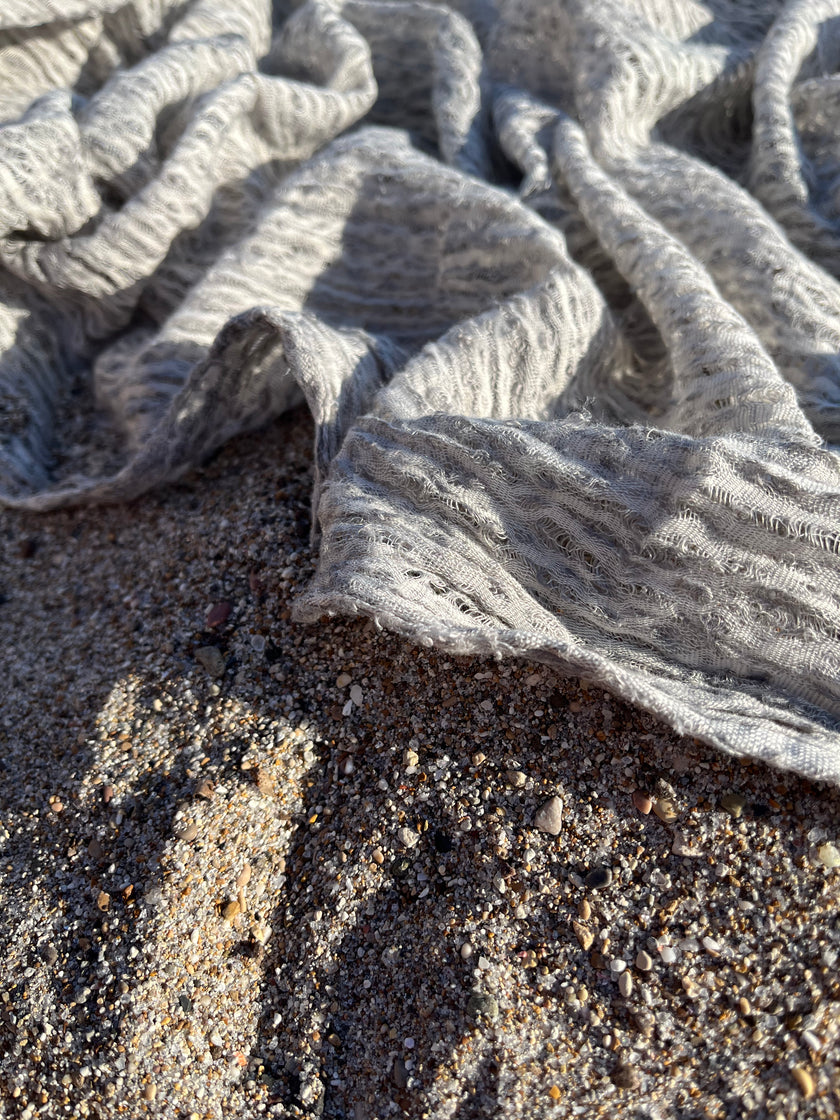 Metreyle Açık Gri Keten Kumaş, Organik Pamuklu Kumaş, Dokulu El Dokuma Yarı Şeffaf Doğal Kumaşlar.