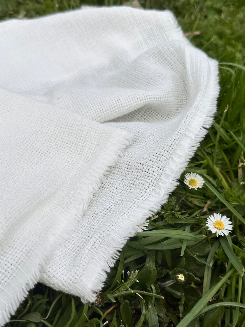 Tissu froissé en coton turc texturé spécial : qualité unique pour les robes d'été kimono et les tenues de nouveau-né | Options de gaze, transparentes et extensibles.