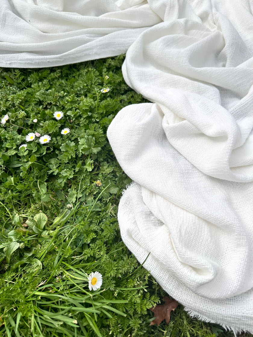 Tissu froissé en coton turc texturé spécial : qualité unique pour les robes d'été kimono et les tenues de nouveau-né | Options de gaze, transparentes et extensibles.