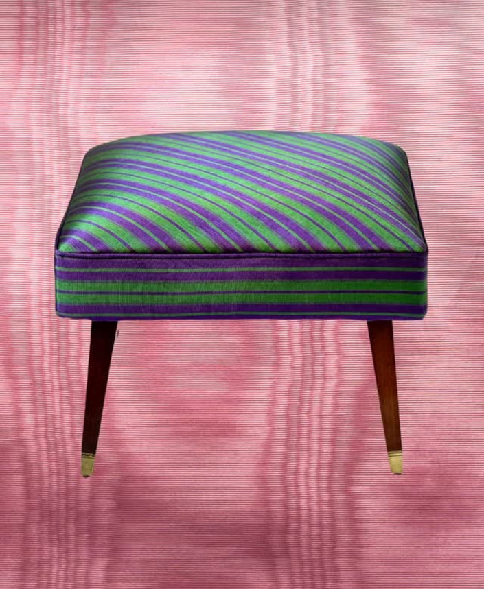 Rembourrage luxueux en soie à rayures marron et beige pour tête de lit ottoman, tissus d'intérieur pour textiles de maison : housses d'oreiller, motifs inspirés du kimono, motifs en filigrane.