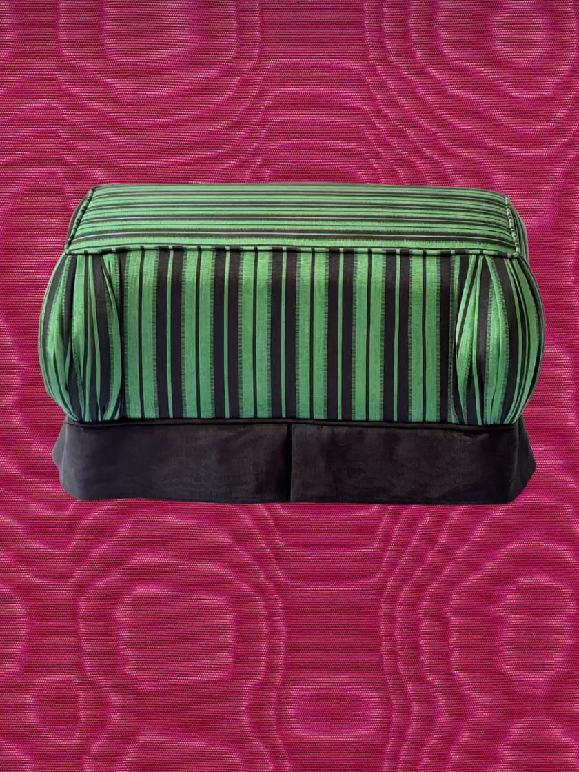 Rembourrage luxueux en soie rose pour tête de lit ottoman, tissus d'intérieur pour textiles de maison : housses d'oreiller, motifs inspirés du kimono, motifs en filigrane.