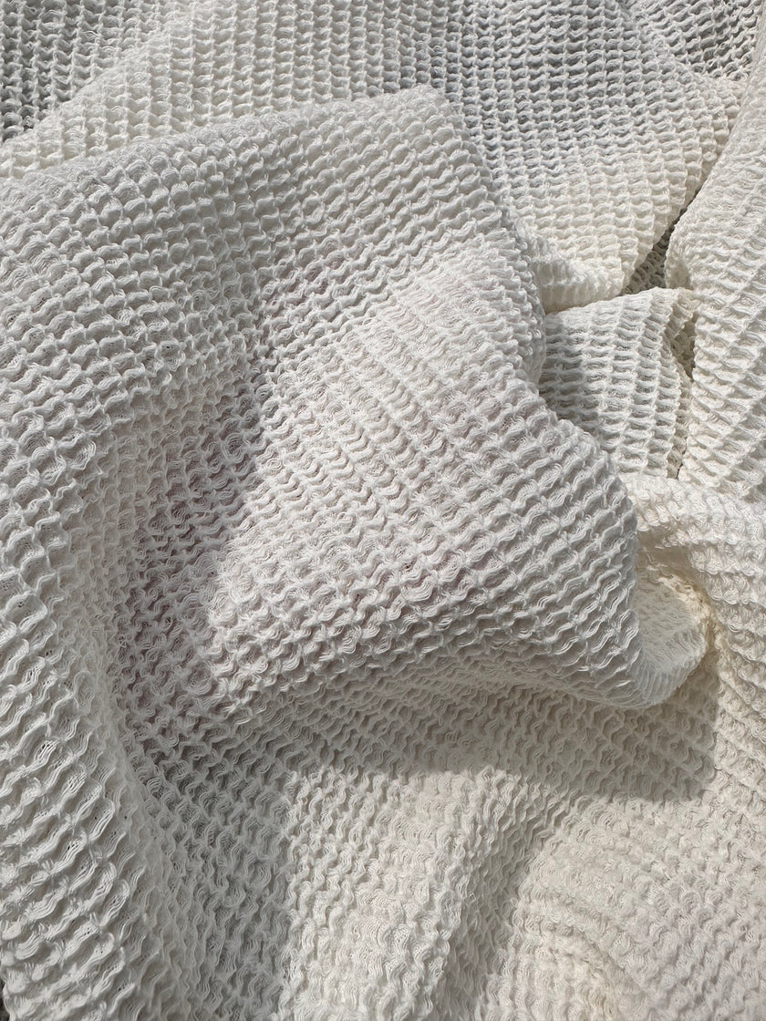 Tissu froissé en coton turc texturé spécial : qualité unique pour les robes d'été kimono et les tenues de nouveau-né | Options de gaze, transparentes et extensibles.