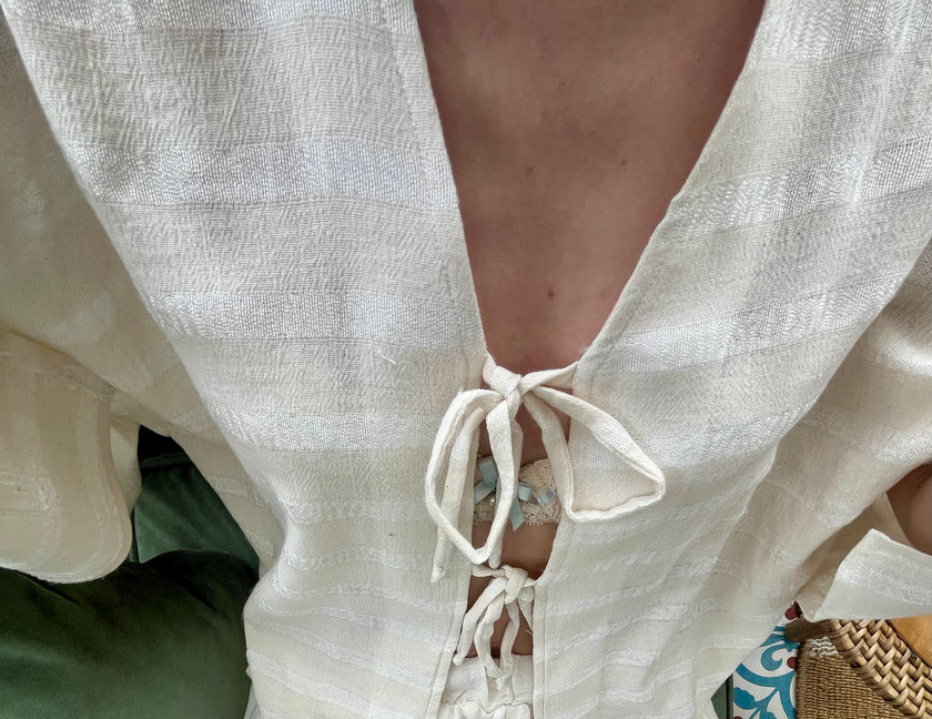 Metre ile Gri Çizgili Nötr Organik Pamuklu Kumaş, Çizgili Buruşuk Kumaş, Geniş En.