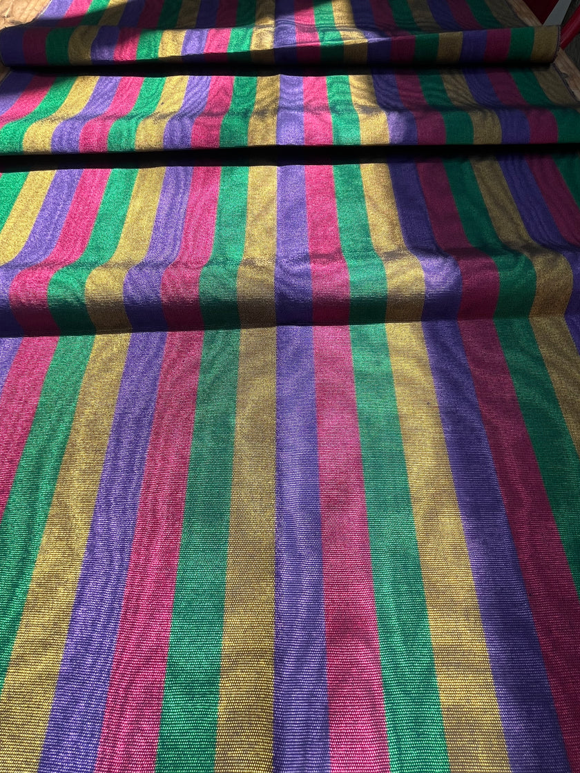 Osmanlı Başlık İçin Altın Lüks İpek Döşeme, Ev Tekstili İç Mekan Kumaşları: Yastık Kılıfları, Kimono Esintili Tasarımlar, Filigran Desenleri.