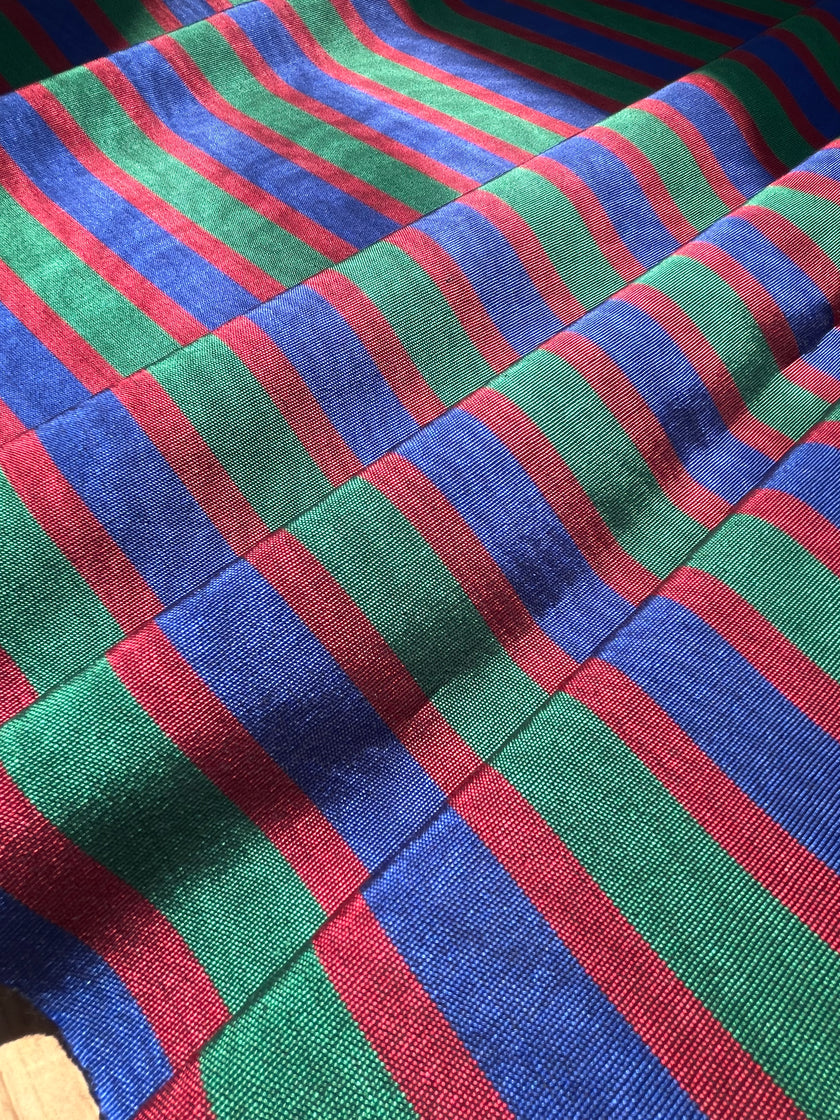 Osmanlı Başlık İçin Altın Lüks İpek Döşeme, Ev Tekstili İç Mekan Kumaşları: Yastık Kılıfları, Kimono Esintili Tasarımlar, Filigran Desenleri.