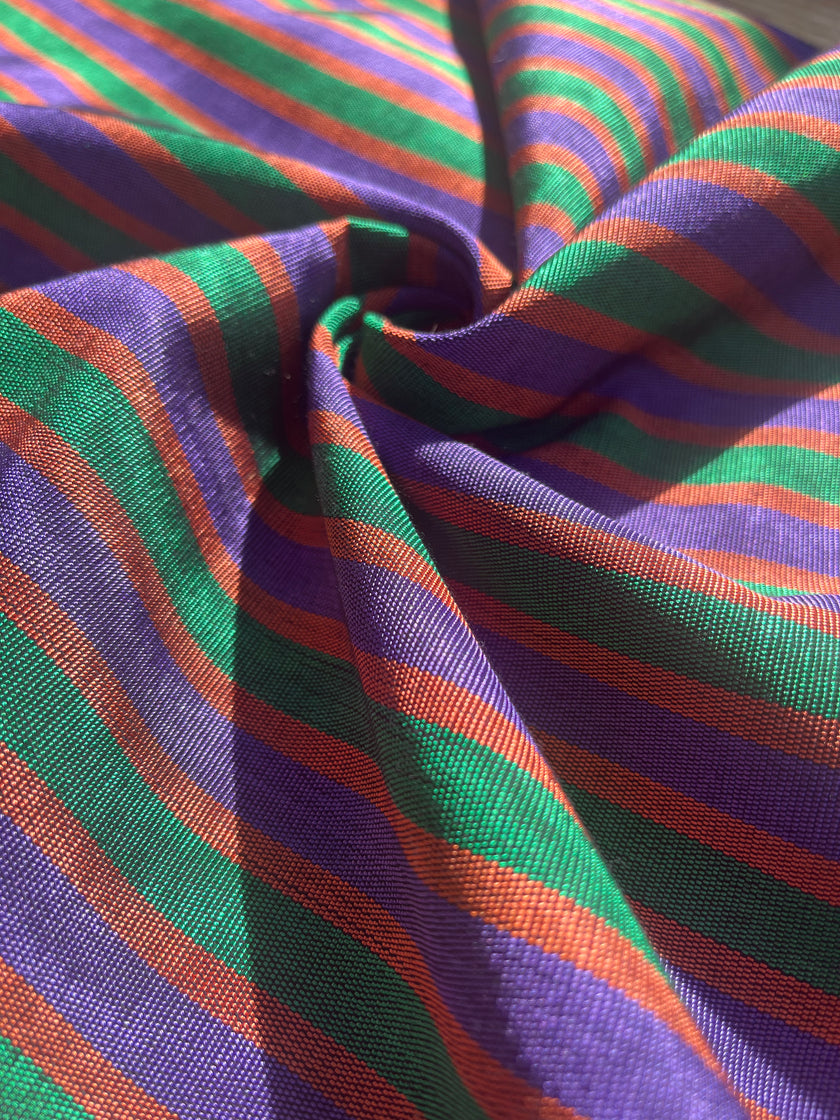 Osmanlı Başlık İçin Altın Lüks İpek Döşeme, Ev Tekstili İç Mekan Kumaşları: Yastık Kılıfları, Kimono Esintili Tasarımlar, Filigran Desenleri.