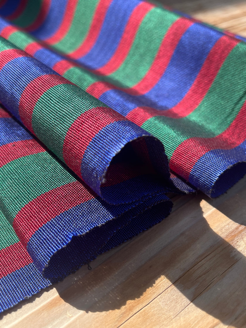 Osmanlı Başlık İçin Altın Lüks İpek Döşeme, Ev Tekstili İç Mekan Kumaşları: Yastık Kılıfları, Kimono Esintili Tasarımlar, Filigran Desenleri.