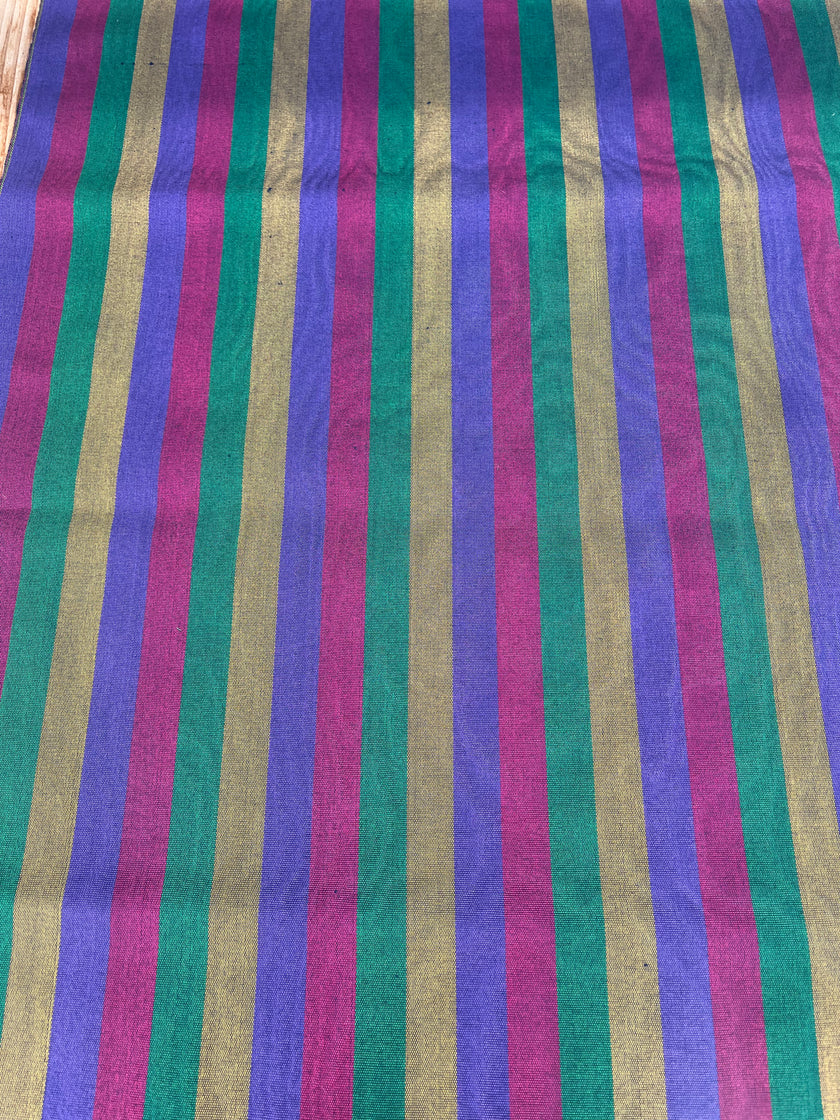 Osmanlı Başlık İçin Altın Lüks İpek Döşeme, Ev Tekstili İç Mekan Kumaşları: Yastık Kılıfları, Kimono Esintili Tasarımlar, Filigran Desenleri.