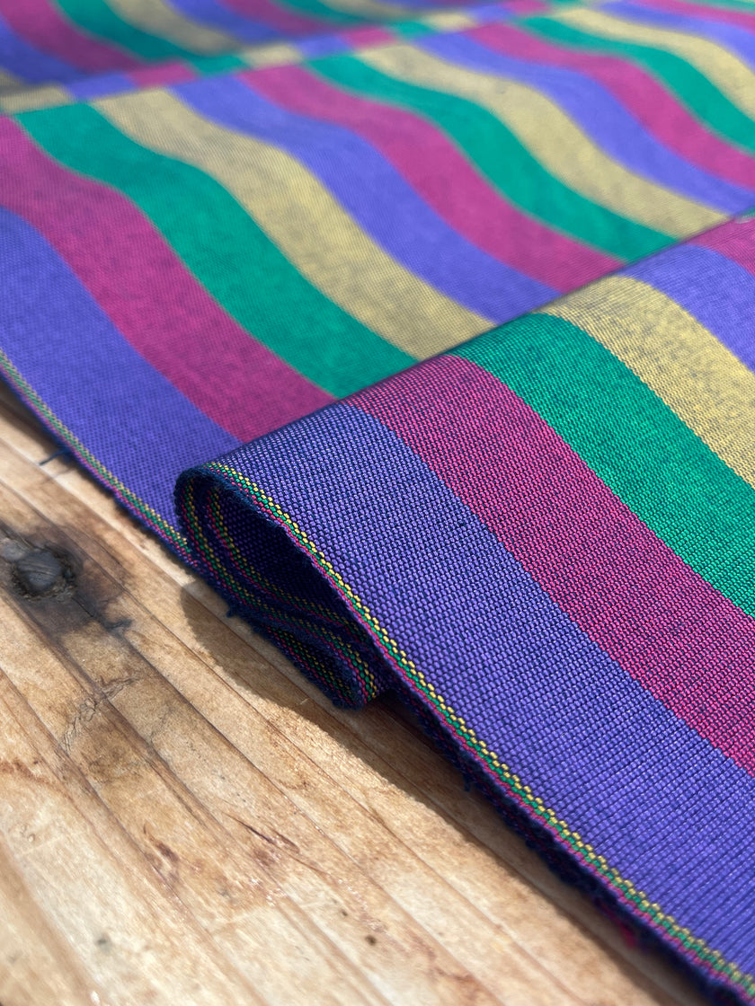 Osmanlı Başlık İçin Altın Lüks İpek Döşeme, Ev Tekstili İç Mekan Kumaşları: Yastık Kılıfları, Kimono Esintili Tasarımlar, Filigran Desenleri.