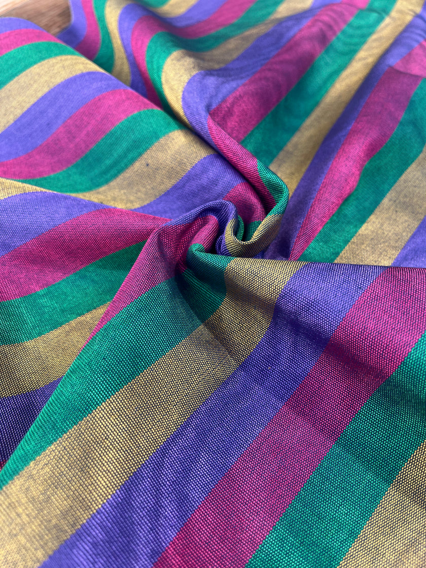 Osmanlı Başlık İçin Altın Lüks İpek Döşeme, Ev Tekstili İç Mekan Kumaşları: Yastık Kılıfları, Kimono Esintili Tasarımlar, Filigran Desenleri.