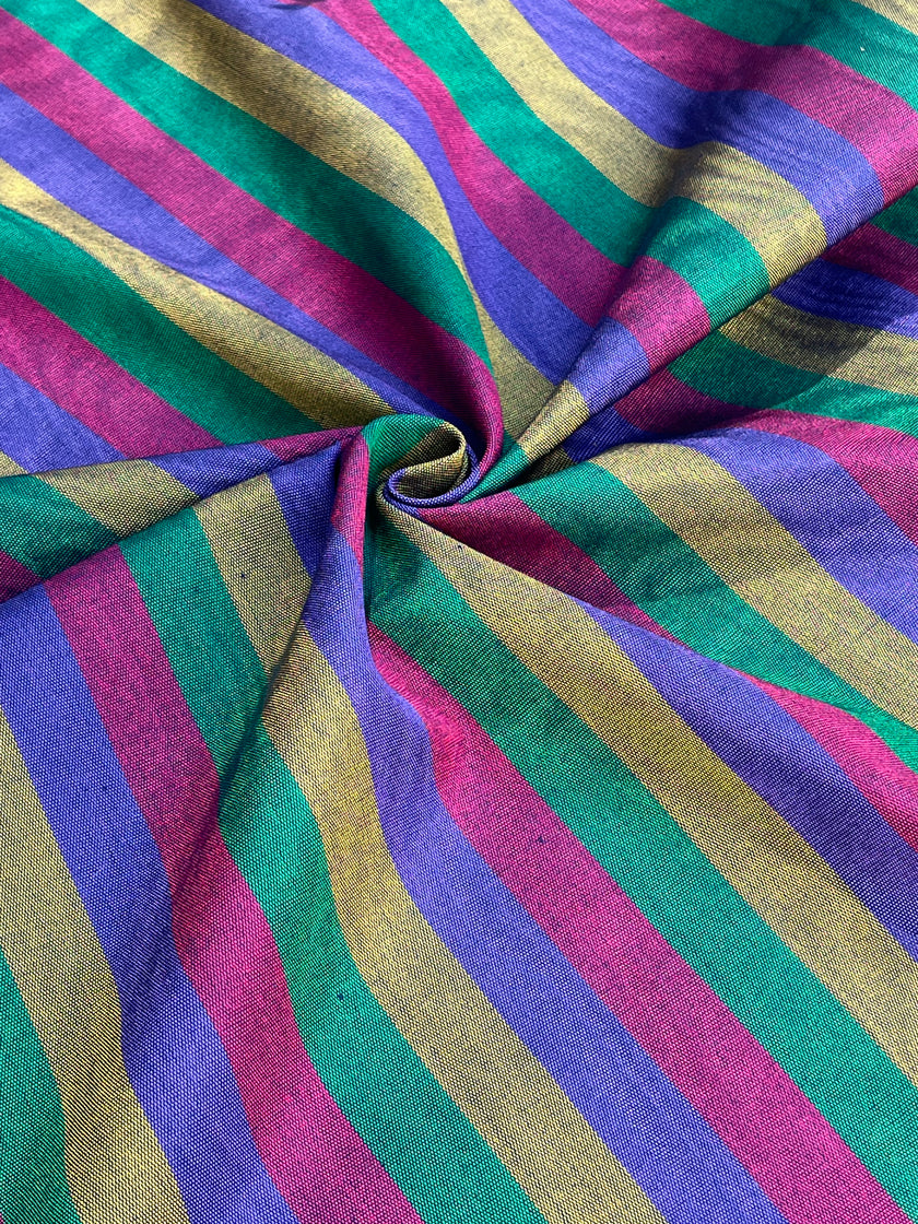 Osmanlı Başlık İçin Altın Lüks İpek Döşeme, Ev Tekstili İç Mekan Kumaşları: Yastık Kılıfları, Kimono Esintili Tasarımlar, Filigran Desenleri.