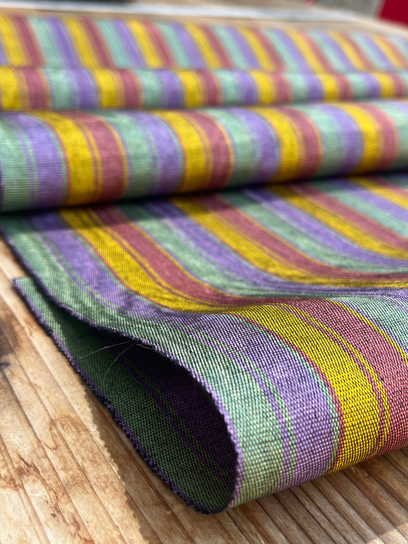 Osmanlı Başlık İçin Altın Lüks İpek Döşeme, Ev Tekstili İç Mekan Kumaşları: Yastık Kılıfları, Kimono Esintili Tasarımlar, Filigran Desenleri.