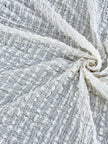 Tissu en coton froissé extensible neutre, surface texturée, coton tissé à la main blanc cassé, coton beige biologique semi-transparent et non blanchi.