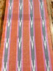Rembourrage luxueux en soie dorée pour tête de lit ottoman, tissus d'intérieur pour textiles de maison : housses d'oreiller, motifs inspirés du kimono, motifs en filigrane.