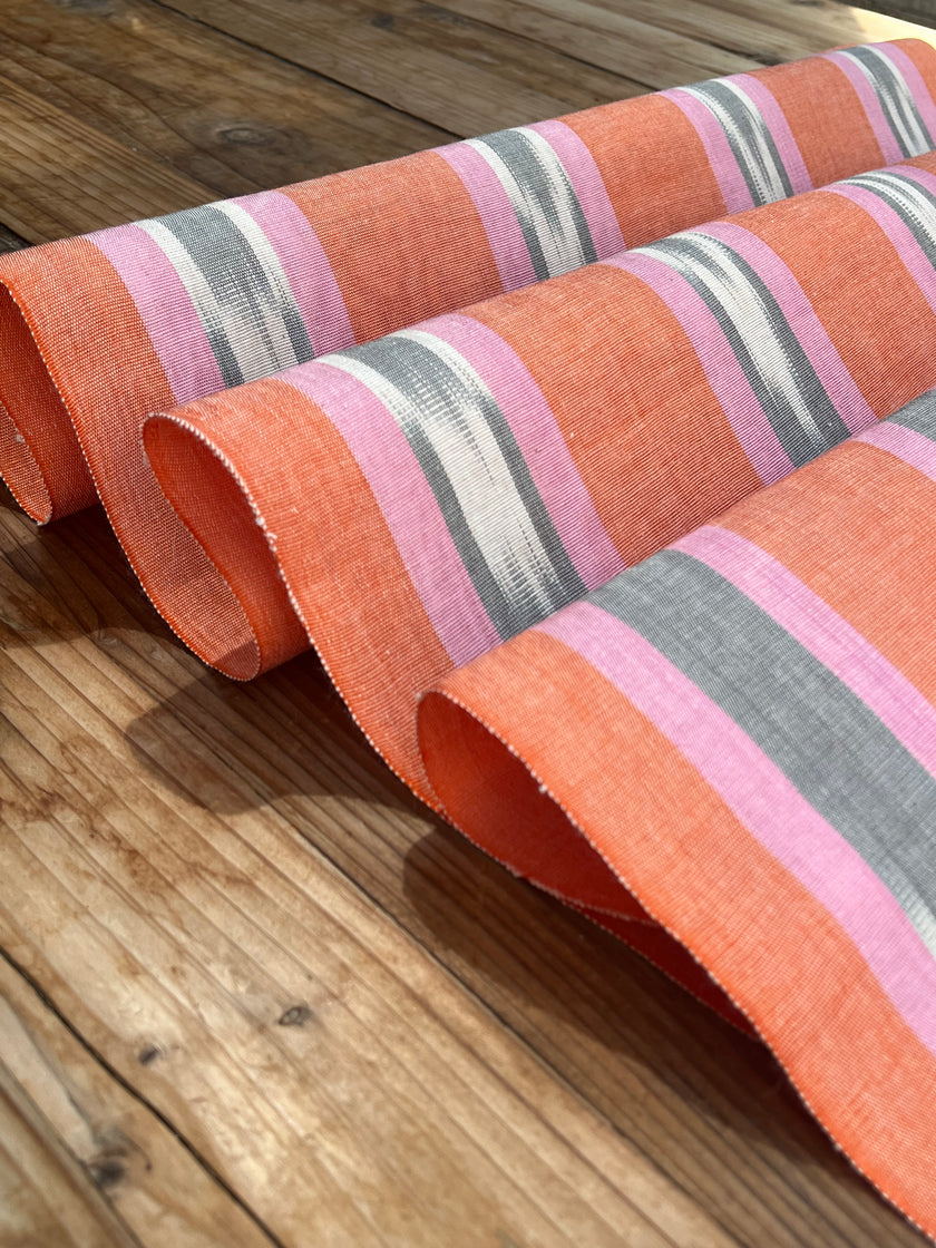 Osmanlı Başlık İçin Altın Lüks İpek Döşeme, Ev Tekstili İç Mekan Kumaşları: Yastık Kılıfları, Kimono Esintili Tasarımlar, Filigran Desenleri.